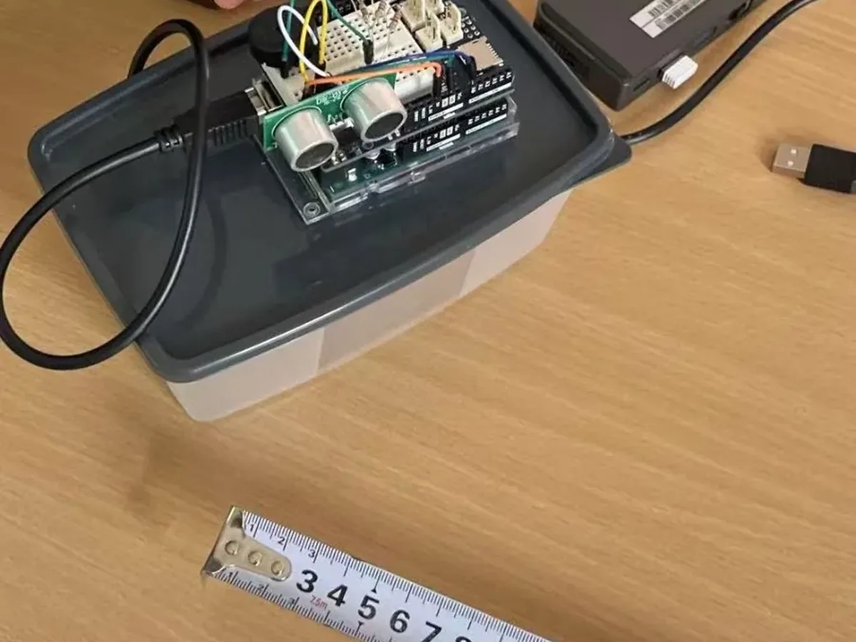 An ultrasonic distance sensor and LEDs on a breadboard with an Arduino